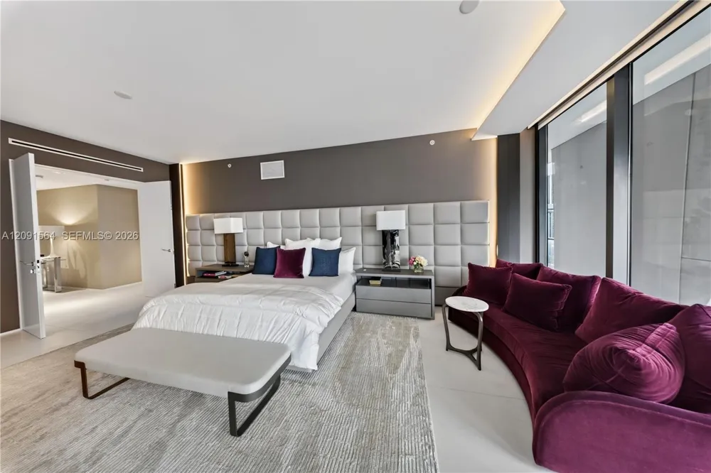 1000 NE Biscayne Blvd #2202 Miami, FL 33132