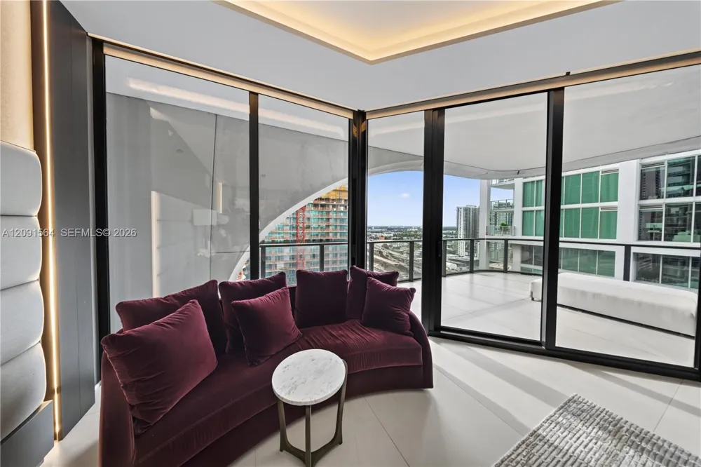 1000 NE Biscayne Blvd #2202 Miami, FL 33132
