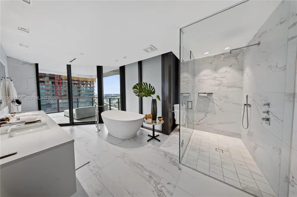 1000 NE Biscayne Blvd #2202 Miami, FL 33132