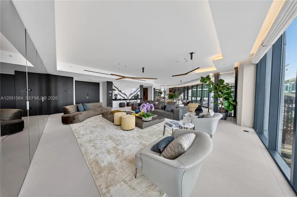 1000 NE Biscayne Blvd #2202 Miami, FL 33132