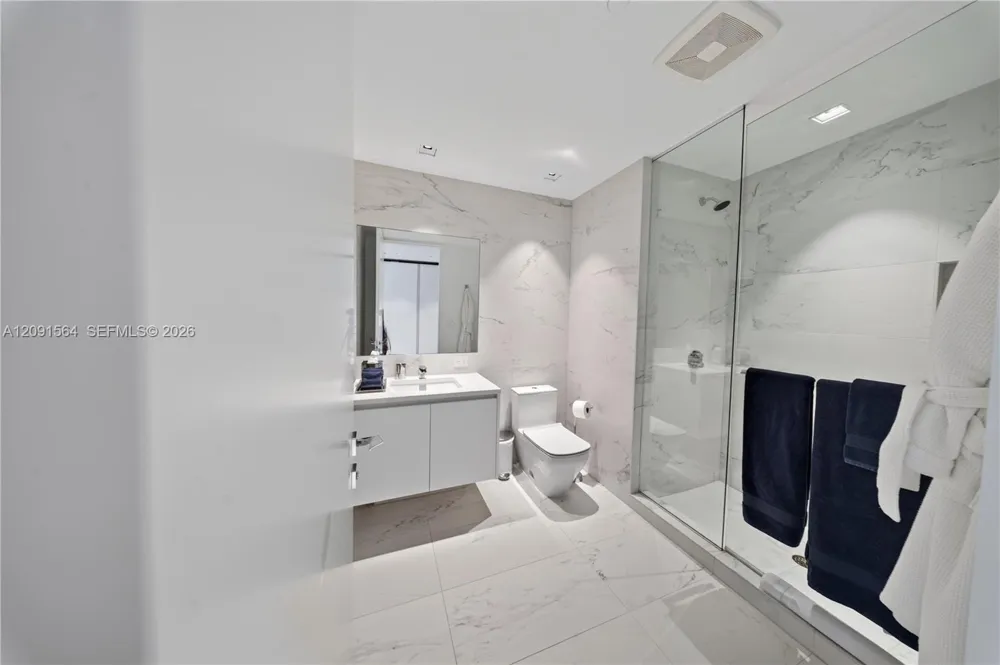1000 NE Biscayne Blvd #2202 Miami, FL 33132