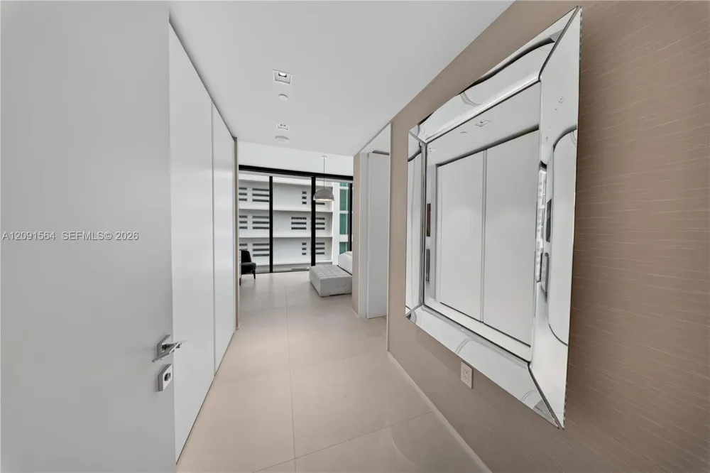 1000 NE Biscayne Blvd #2202 Miami, FL 33132