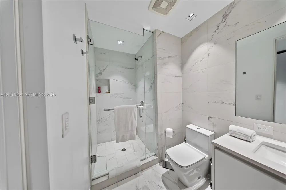 1000 NE Biscayne Blvd #2202 Miami, FL 33132