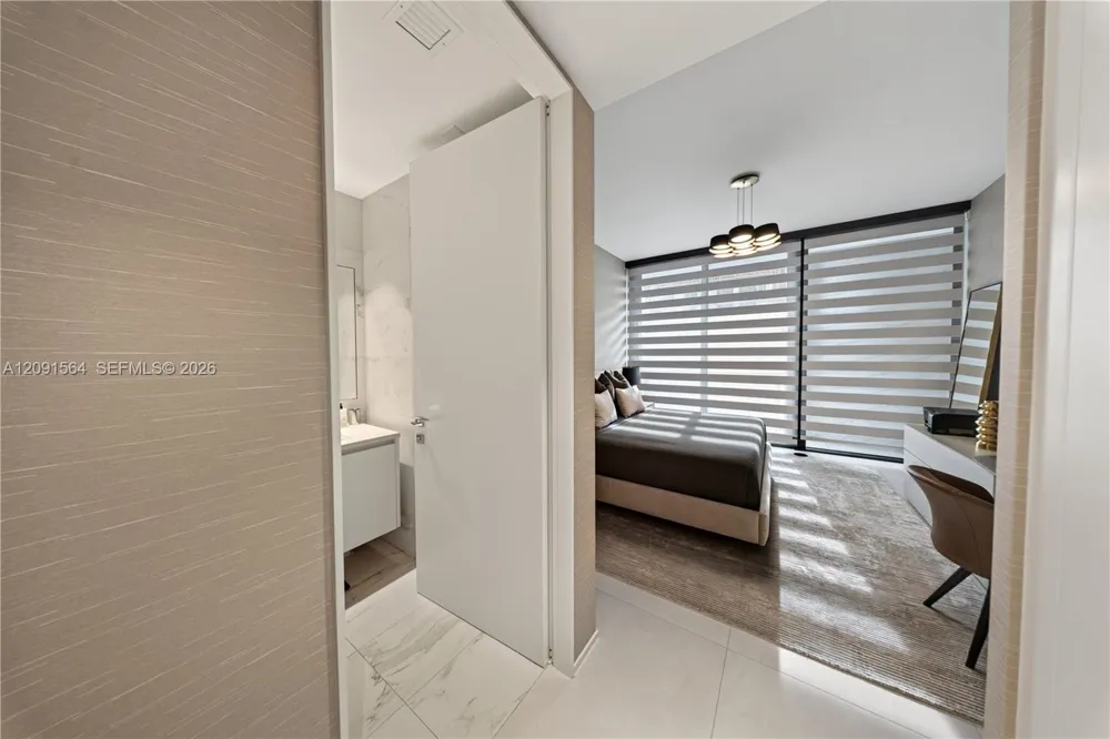 1000 NE Biscayne Blvd #2202 Miami, FL 33132