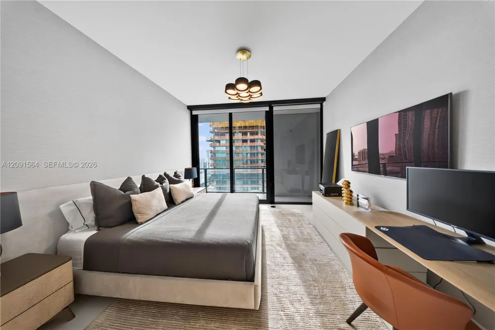 1000 NE Biscayne Blvd #2202 Miami, FL 33132
