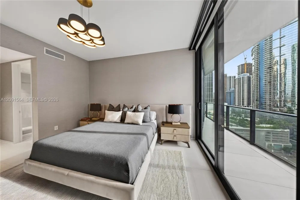 1000 NE Biscayne Blvd #2202 Miami, FL 33132