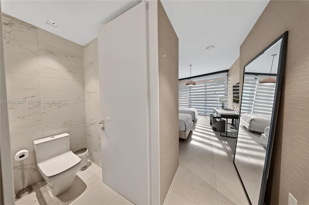 1000 NE Biscayne Blvd #2202 Miami, FL 33132