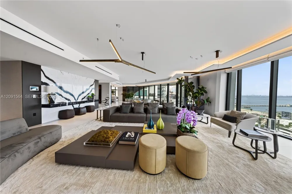 1000 NE Biscayne Blvd #2202 Miami, FL 33132