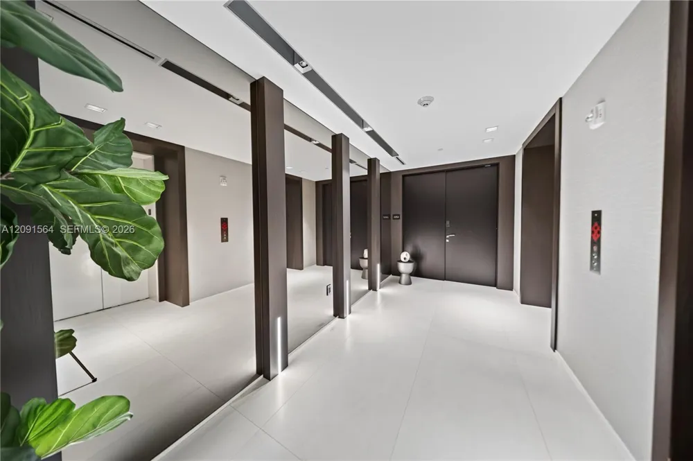 1000 NE Biscayne Blvd #2202 Miami, FL 33132