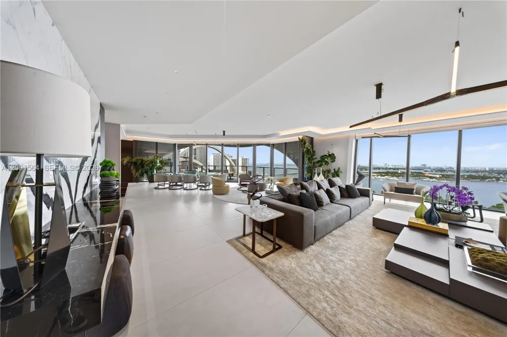 1000 NE Biscayne Blvd #2202 Miami, FL 33132