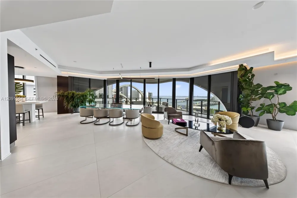 1000 NE Biscayne Blvd #2202 Miami, FL 33132