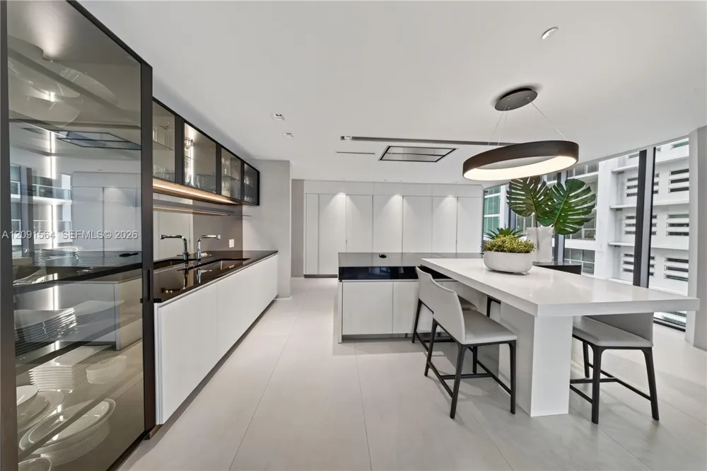 1000 NE Biscayne Blvd #2202 Miami, FL 33132