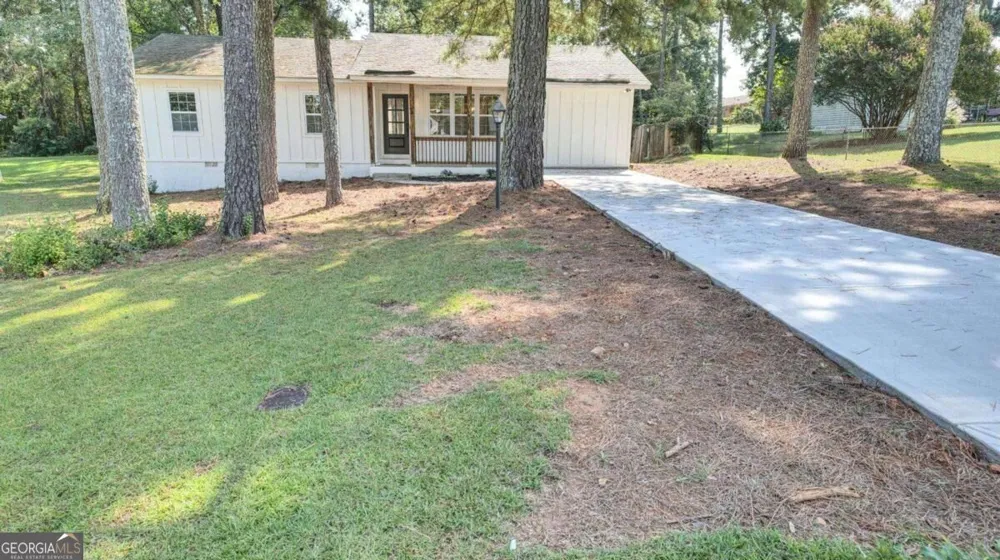 1402 Wethersfield RD Snellville, GA 30078