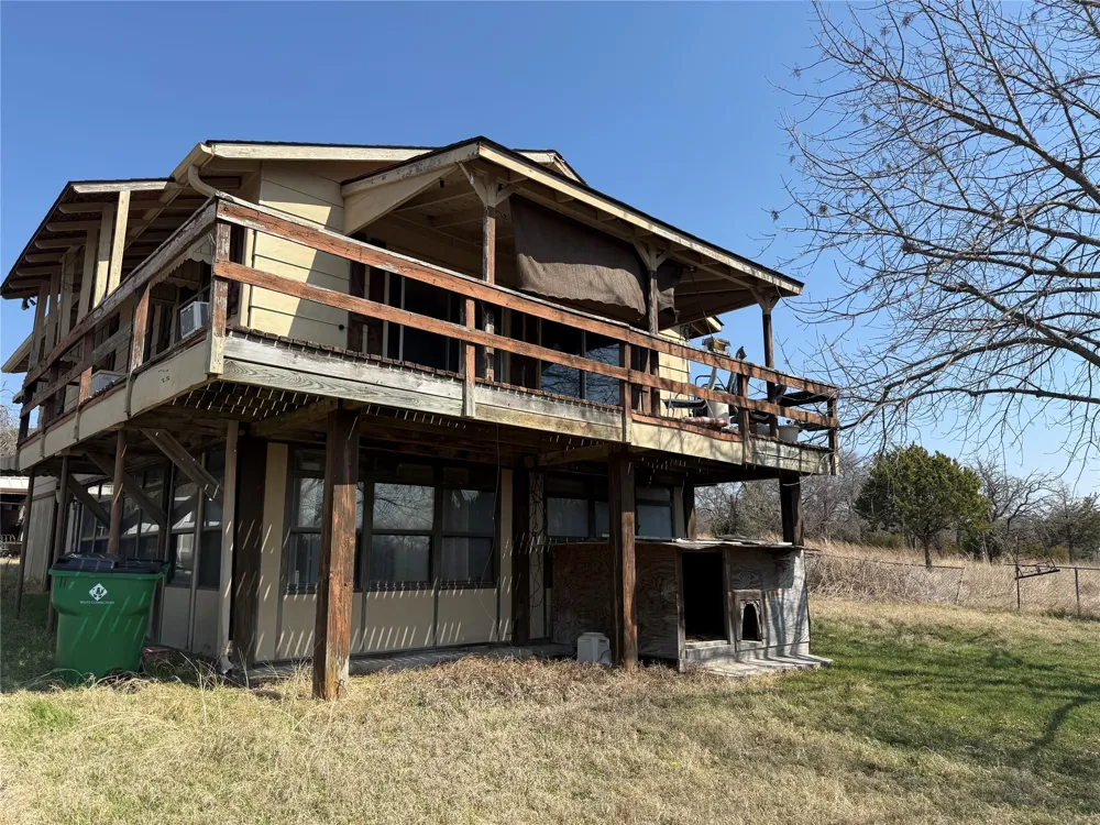 4103 White Settlement Road Weatherford, TX 76087