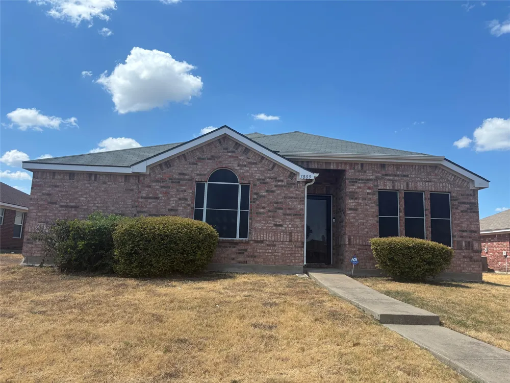 1809 Chapman Drive Lancaster, TX 75134