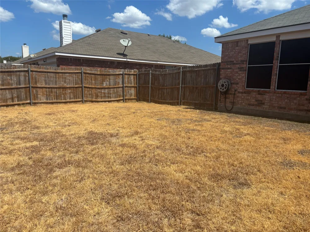 1809 Chapman Drive Lancaster, TX 75134