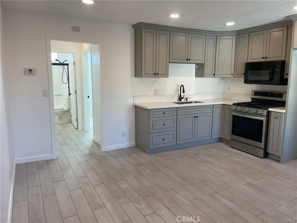 10037 Samoa Avenue #11 Tujunga, CA 91042