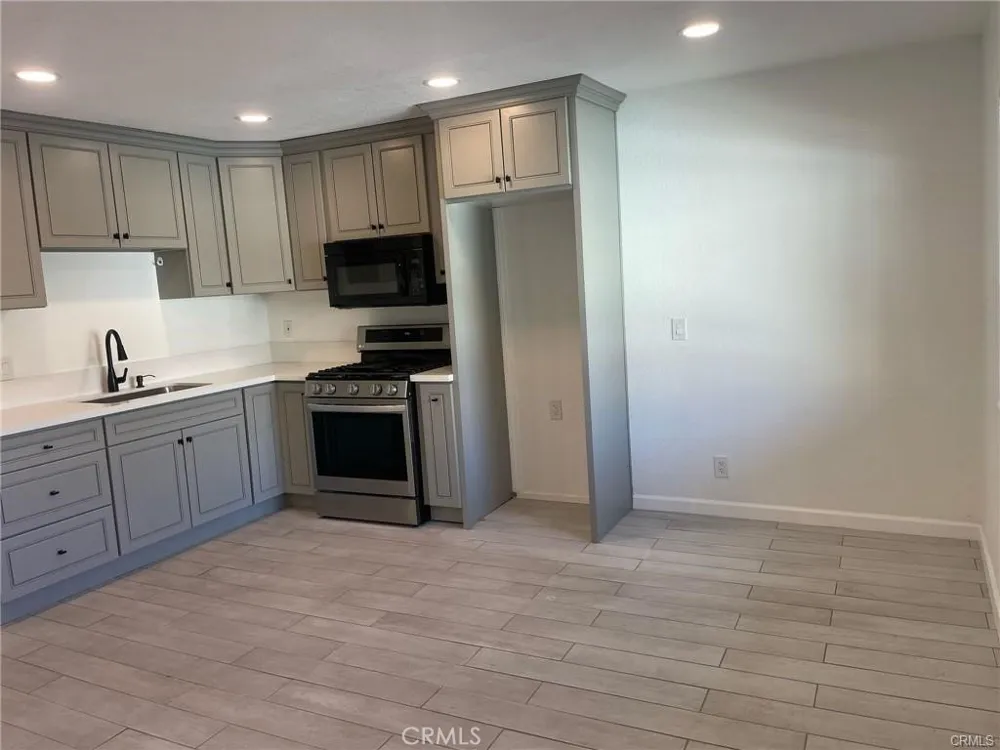 10037 Samoa Avenue #11 Tujunga, CA 91042