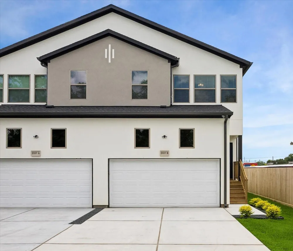 2337 Austin Avenue #B Pearland, TX 77581