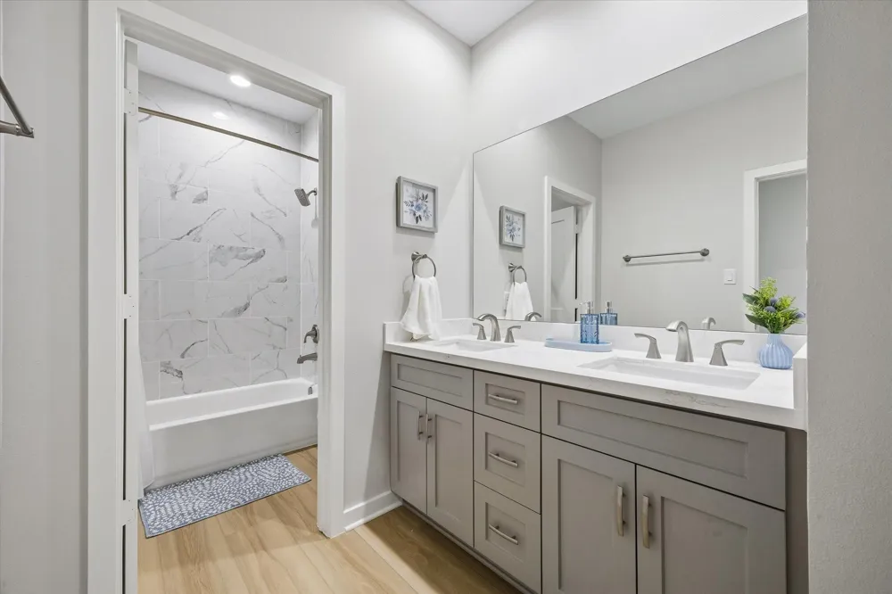2337 Austin Avenue #B Pearland, TX 77581