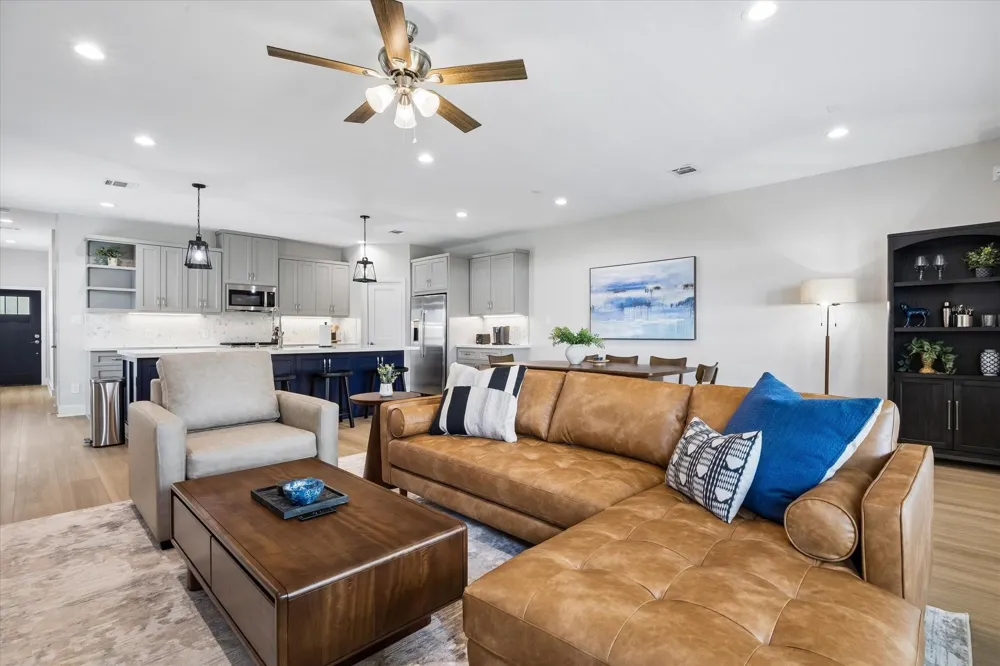 2337 Austin Avenue #B Pearland, TX 77581
