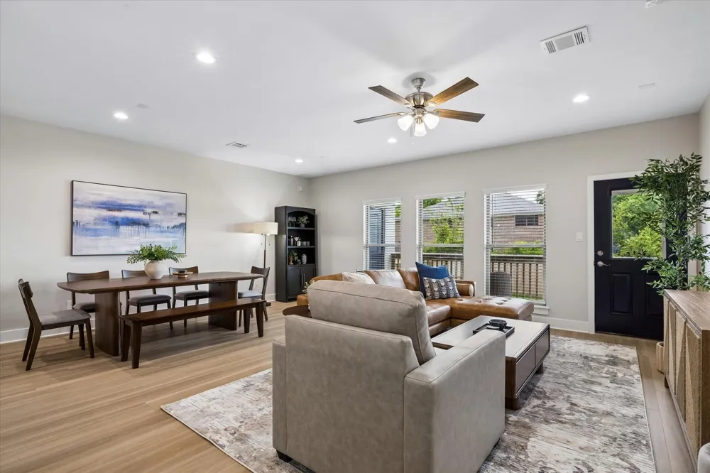 2337 Austin Avenue #B Pearland, TX 77581