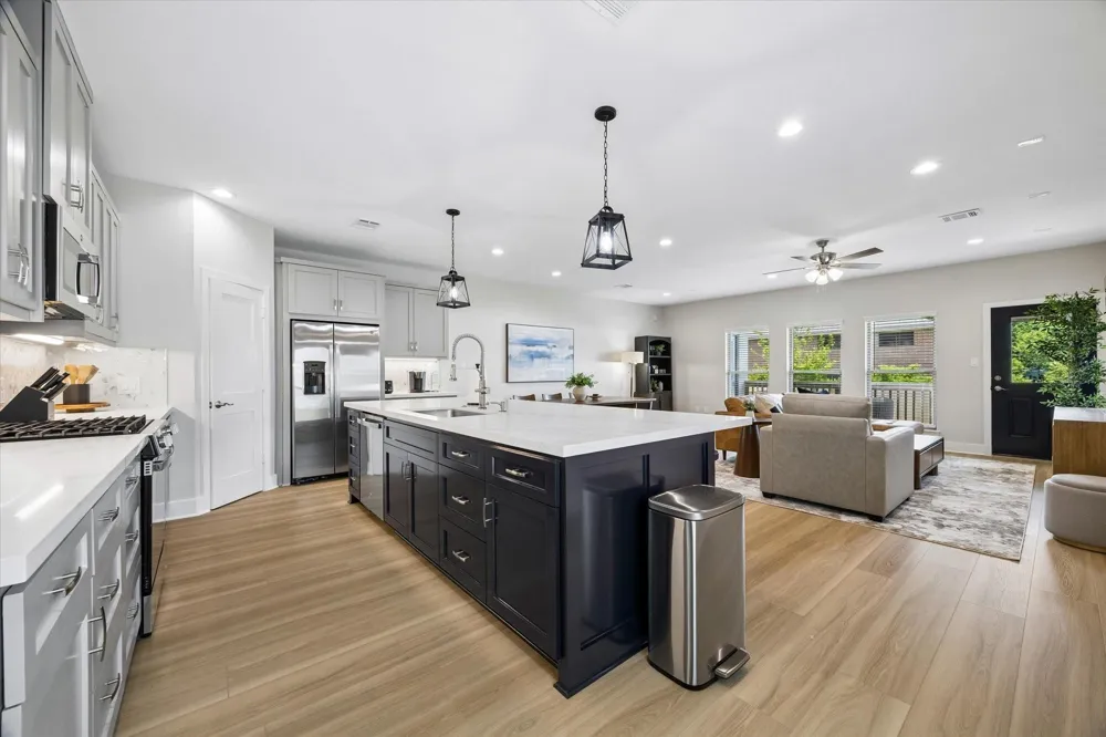 2337 Austin Avenue #B Pearland, TX 77581