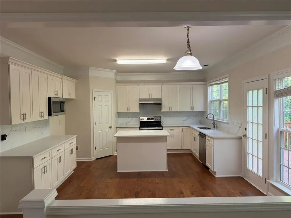 555 Midhurst Place Johns Creek, GA 30024