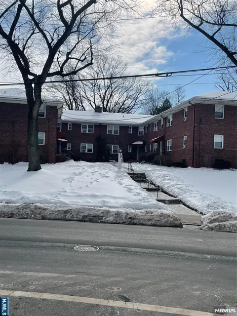 152 Belleville Avenue 14