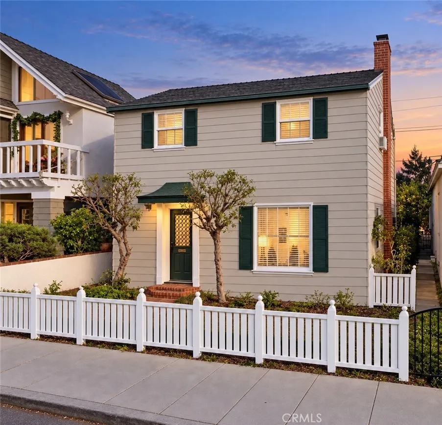 82 Via Di Roma Walk Long Beach, CA 90803