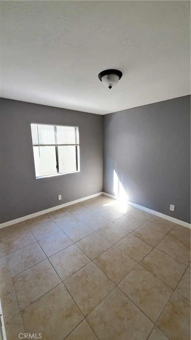 10037 Samoa Avenue #4 Tujunga, CA 91042