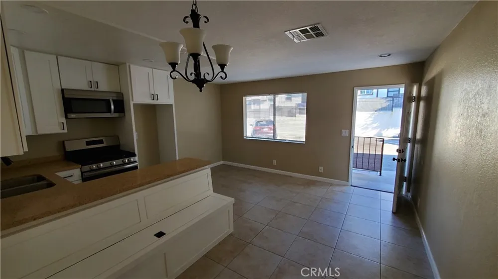 10037 Samoa Avenue #4 Tujunga, CA 91042