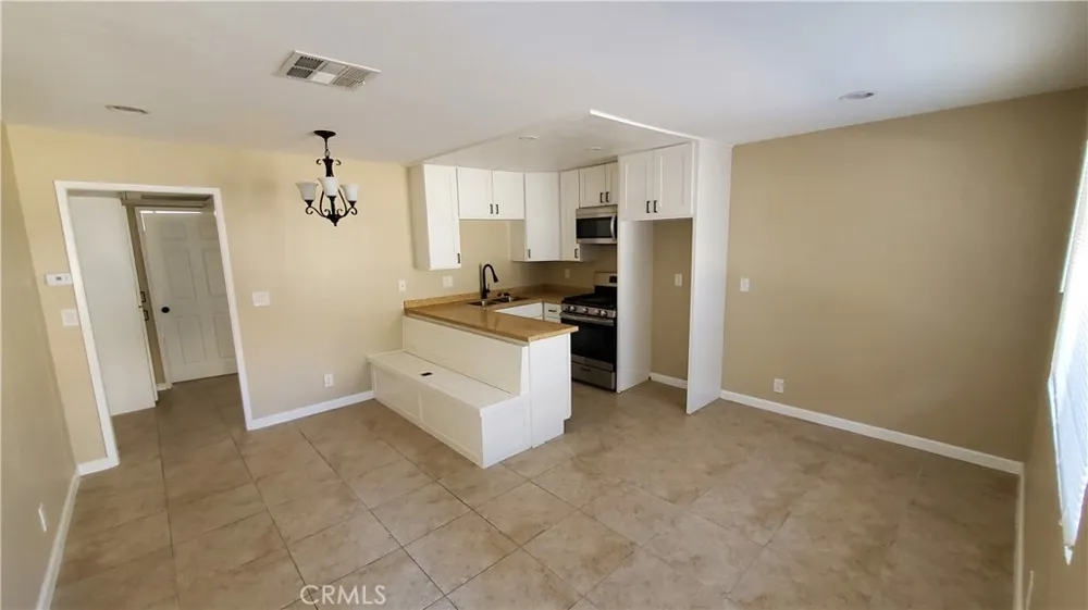10037 Samoa Avenue #4 Tujunga, CA 91042