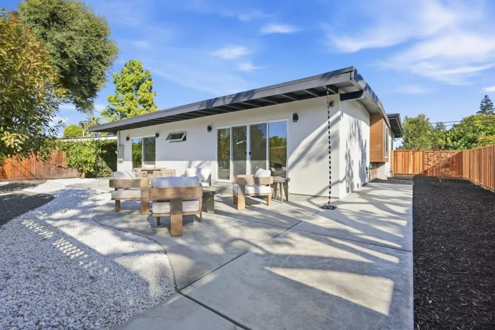 202 Thompson Avenue Mountain View, CA 94043