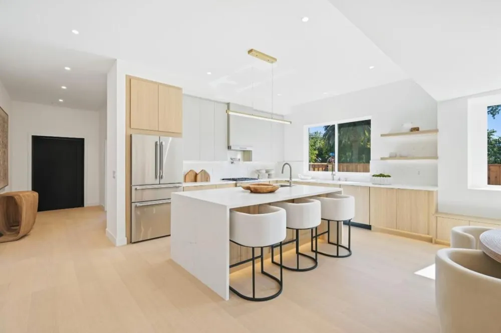 202 Thompson Avenue Mountain View, CA 94043