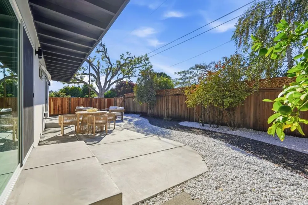 202 Thompson Avenue Mountain View, CA 94043