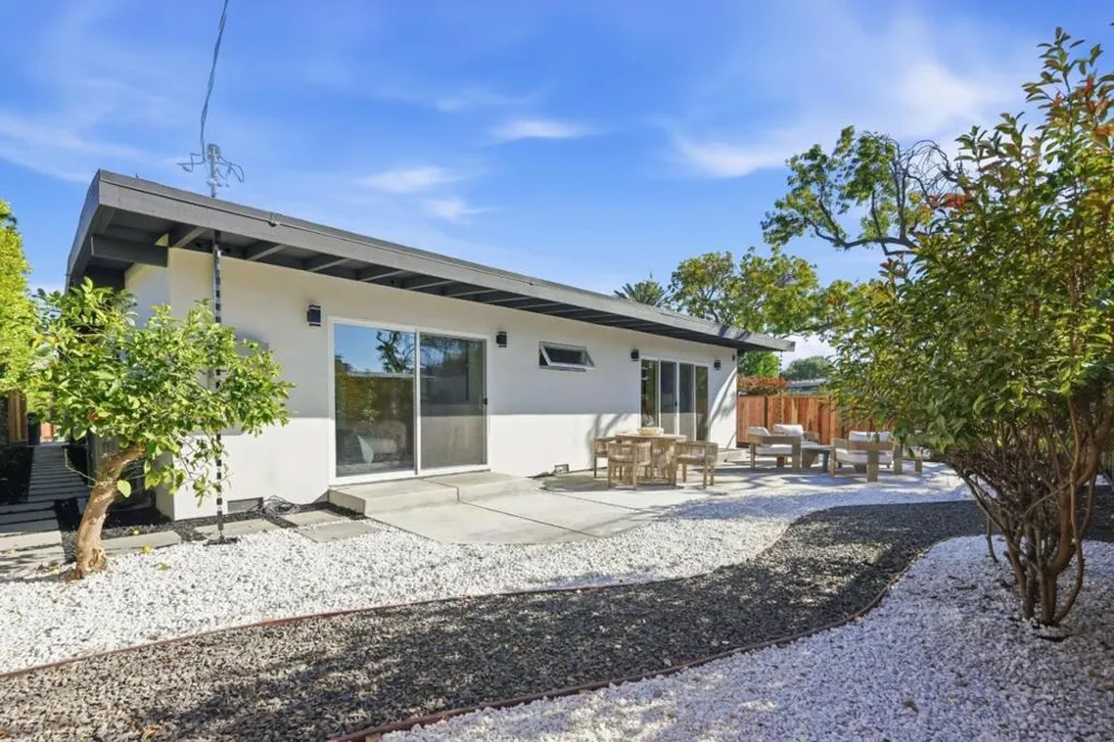 202 Thompson Avenue Mountain View, CA 94043