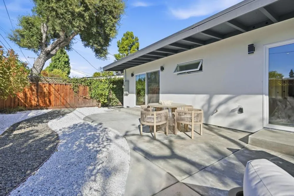 202 Thompson Avenue Mountain View, CA 94043