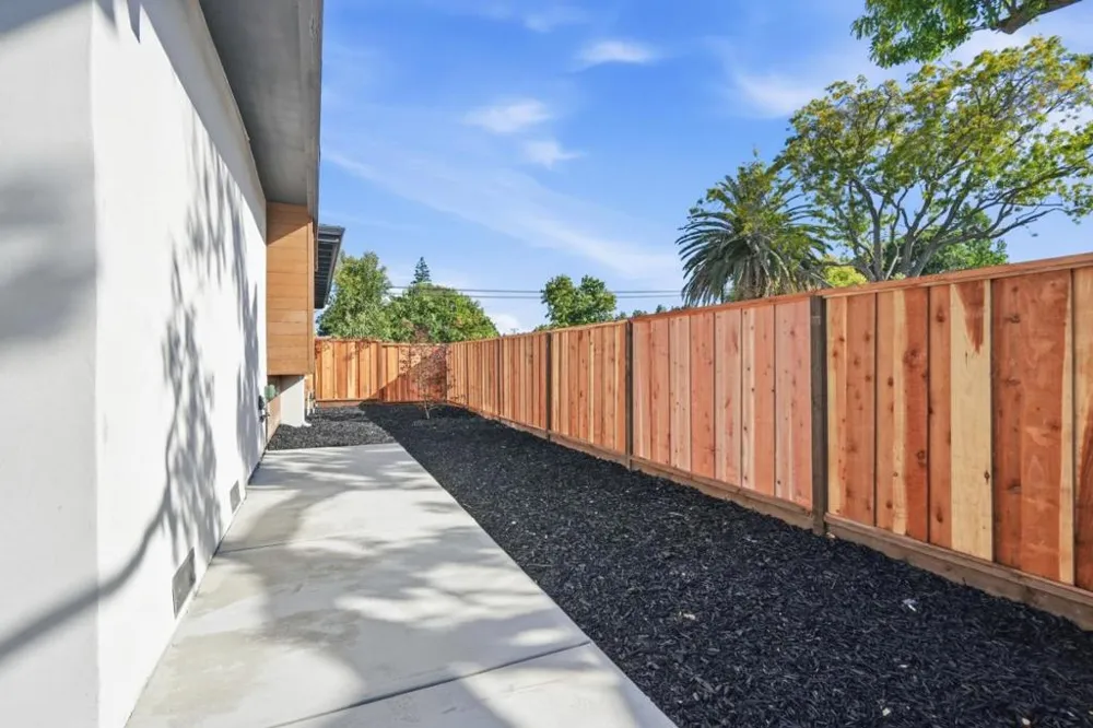 202 Thompson Avenue Mountain View, CA 94043