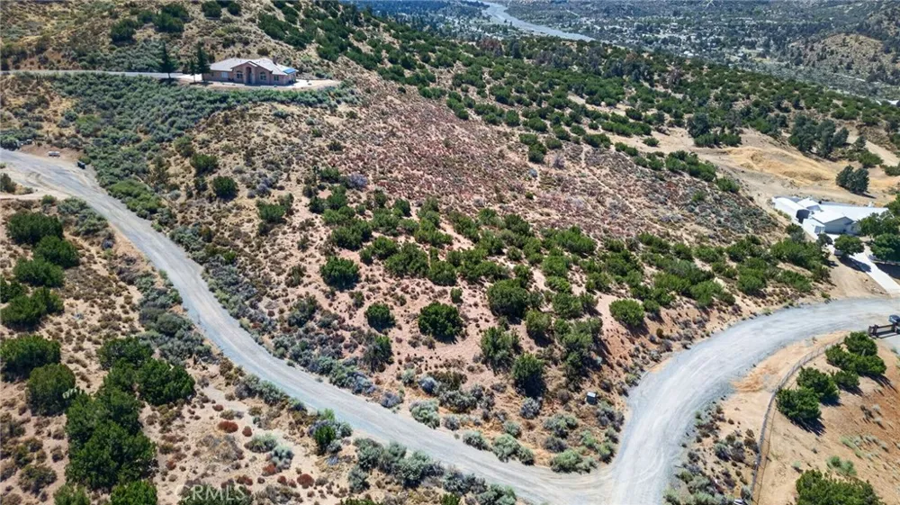 Valley Court Pinon Hills, CA 92372