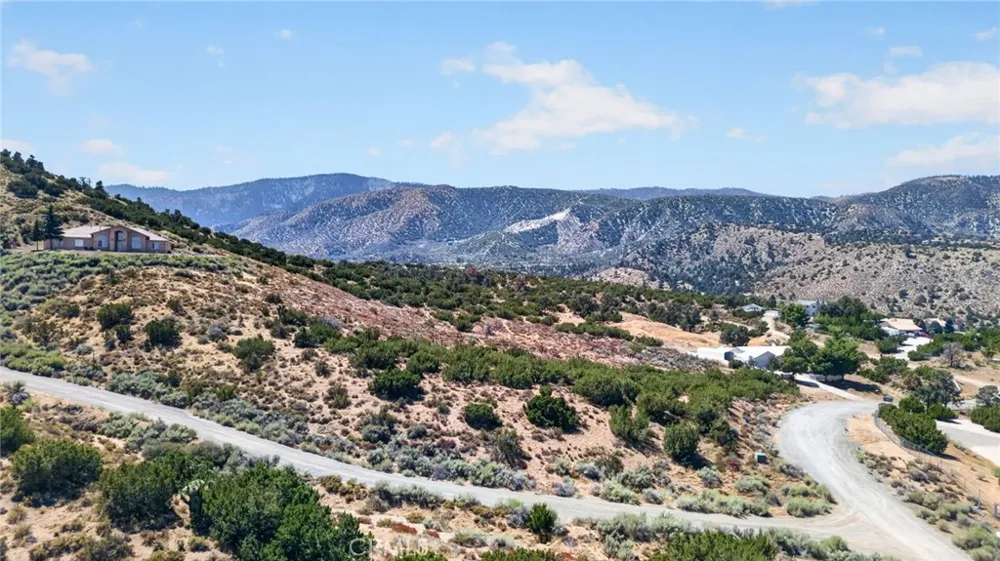 Valley Court Pinon Hills, CA 92372