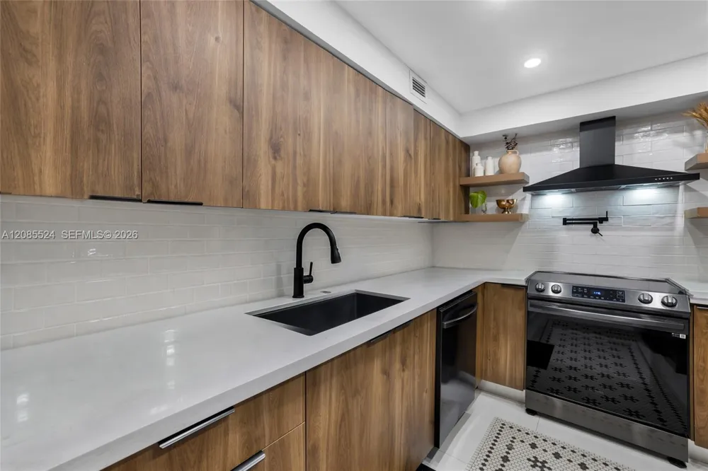 6770 Indian Creek Dr #11E Miami Beach, FL 33141