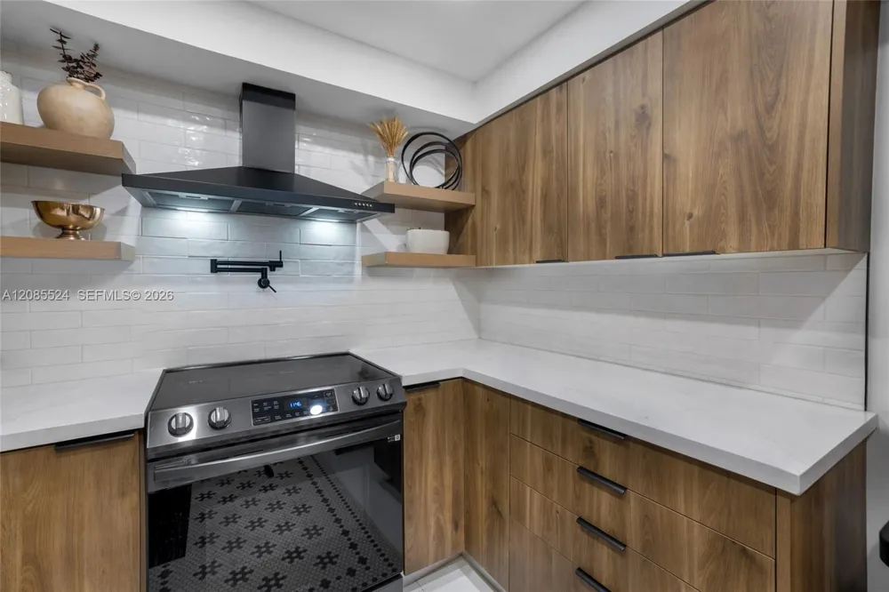 6770 Indian Creek Dr #11E Miami Beach, FL 33141
