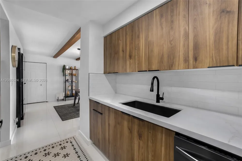 6770 Indian Creek Dr #11E Miami Beach, FL 33141