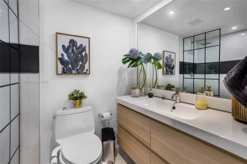 6770 Indian Creek Dr #11E Miami Beach, FL 33141