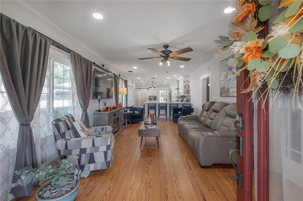 203 W FRIERSON AVENUE Tampa, FL 33603