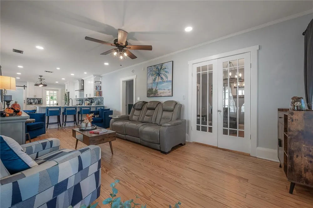 203 W FRIERSON AVENUE Tampa, FL 33603
