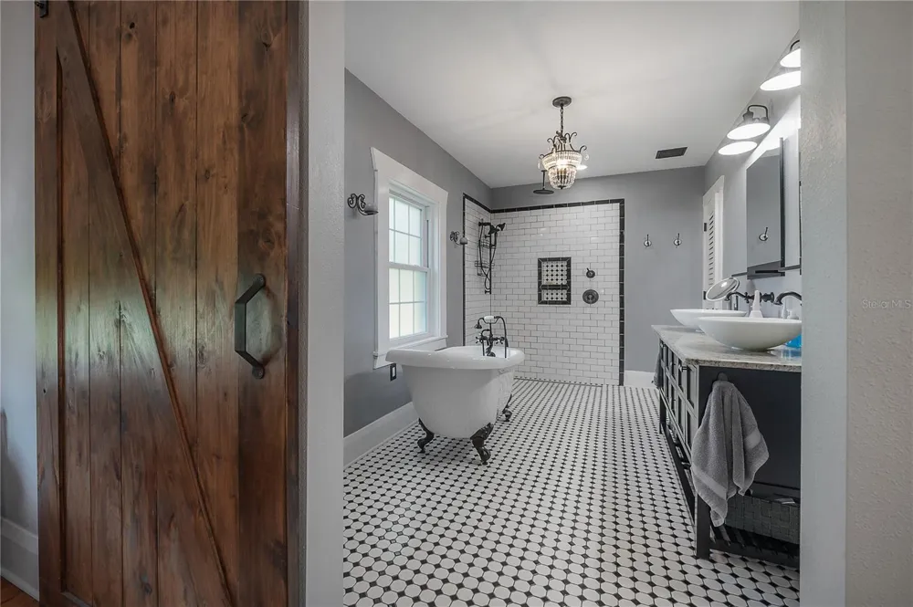 203 W FRIERSON AVENUE Tampa, FL 33603