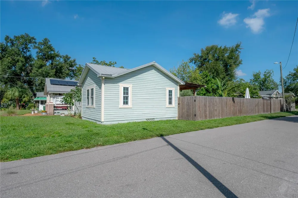 203 W FRIERSON AVENUE Tampa, FL 33603