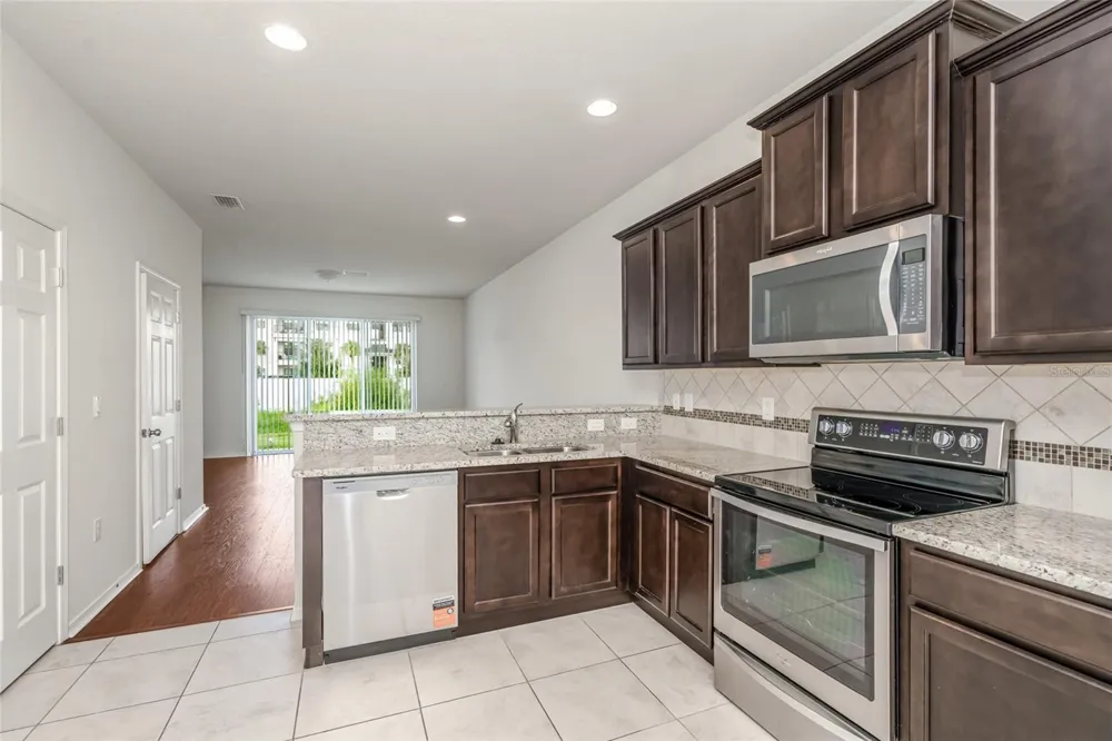 4714 WHITE SANDERLING COURT Tampa, FL 33619